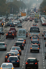 Berlin  Autoverkehr auf der Strasse des 17. Juni