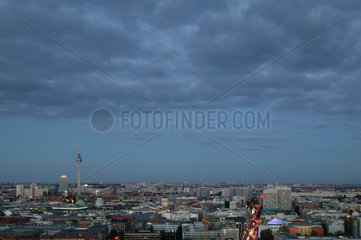 Berlin Mitte-Panorama in der Daemmerung
