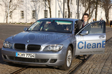 Posen  Polen  der wasserstoffbetriebene BMW Hydrogen 7