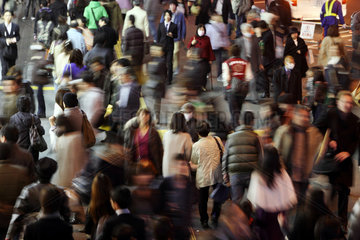 Tokio  Japan  Menschen in Bewegung