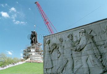Restaurierte Statue des sowjetischen Ehrenmals
