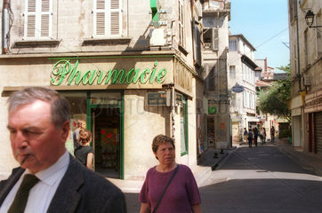 Strassenszene in Avignon  Suedfrankreich