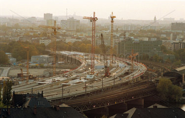 Berlin  Deutschland  Baustelle des Lehrter Stadtbahnhofes im Spreebogen