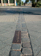 Berlin  markierter Verlauf der Mauer in der Bernauer Strasse