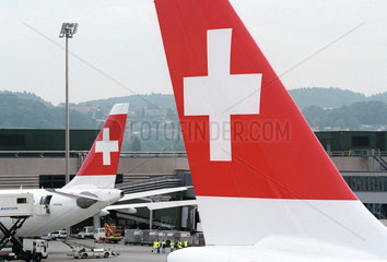 Logo der Swiss Air Lines an Flugzeugen in Zuerich