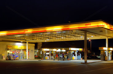 Erxleben  Deutschland  Autohof Uhrsleben mit Shell-Tankstelle an der A2