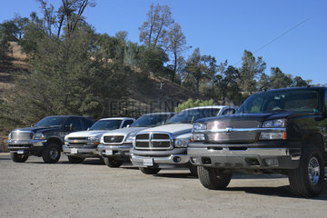Santa Margarita  USA  Pick-Ups parken auf einem Parkplatz