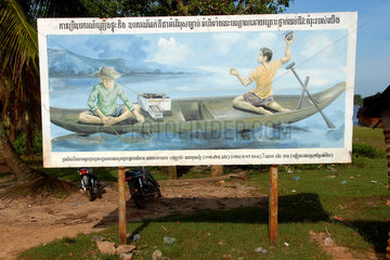 Sre Ambel  Kambodscha  kambodschanisch  ein gemaltes Hinweisschild fuer Fischer