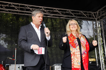 Berlin  Deutschland  Regierender Buergermeister Klaus Wowereit  und Ulrike Sommer  beide SPD