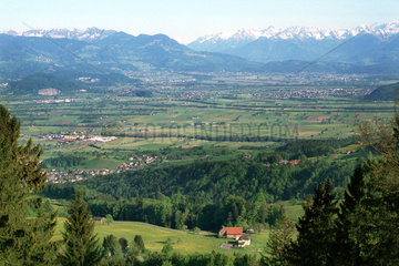 Blick auf das Tal bei Altstaetten  Schweiz
