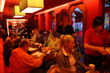 Danzig  Polen  Menschen in einem Restaurant