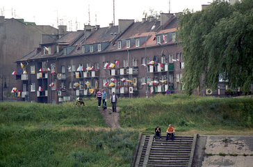 Wohnblock am Fronleichnamstag in Poznan  Polen