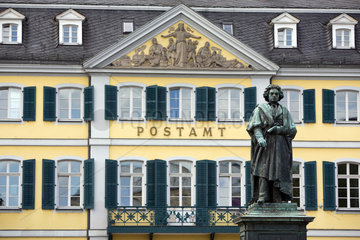 Bonn  Deutschland  Beethovendenkmal auf dem Muensterplatz