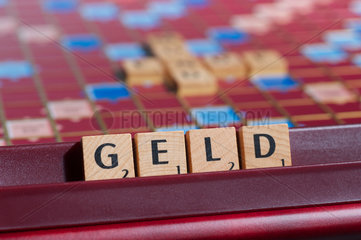 Hamburg  Deutschland  Scrabble-Buchstaben bilden das Wort GELD