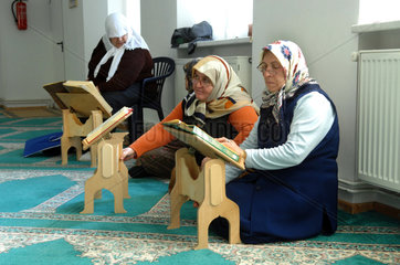 Berlin  muslimische Frauen beten