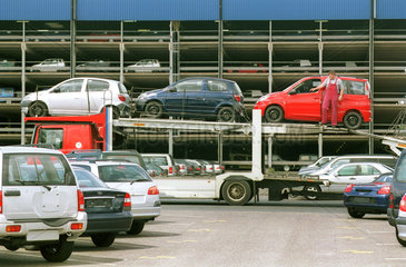 Verladung von Autos in Bremerhaven (Import/Export)