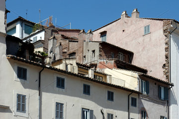 Rom  Italien  nachtraegliche Aufbauten auf einem Dach