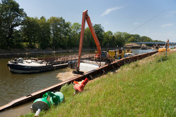 Langwedel  Deutschland  Baggerarbeiten am Schleusenkanal Langwedel