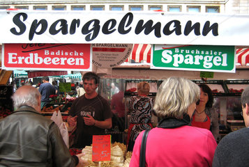 Stuttgart  Deutschland  Spargel auf dem Wochenmarkt