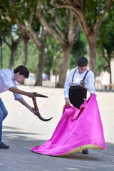 Sevilla  Spanien  junge auszubildende Stierkaempfer beim Training