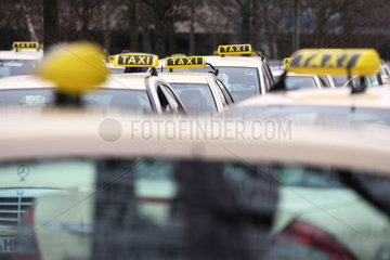 Berlin  Deutschland  Taxistand am Flughafen Tegel
