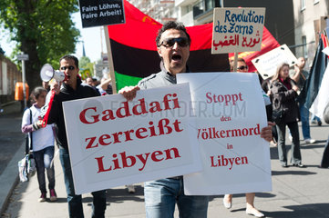 Berlin  Deutschland  Gaddafi-Gegner bei einer Demonstration