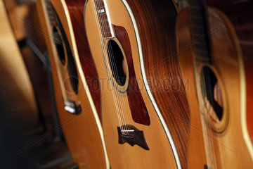 Krippenbrunn  Gitarren