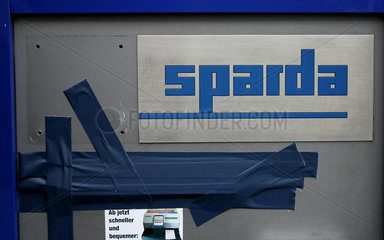 Stuttgart  Deutschland  zugeklebter Briefkasten einer geschlossenen Sparda Bank Filiale