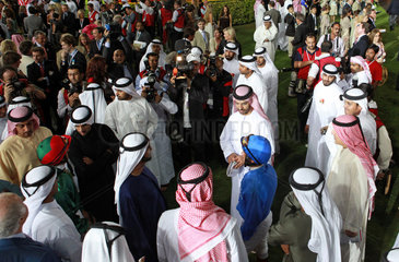 Dubai  Vereinigte Arabische Emirate  Beteiligte am Dubai World Cup im Fuehrring