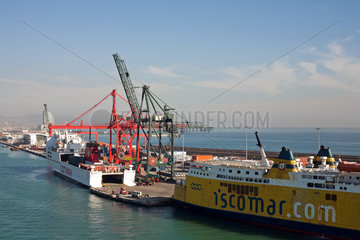 Barcelona  Spanien  Faehrschiffe im Port Franc de Barcelona