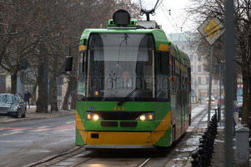 Polen  Poznan - Strassenbahn im winterlichen Stadtzentrum