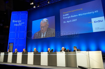 Karlsruhe - Die Vorstaende der EnBW AG auf der Hauptversammlung