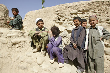 Feyzabd  Afghanistan  Kinder in einem Dorf bei Feyzabad
