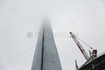 London  Grossbritannien  The Shard im Nebel