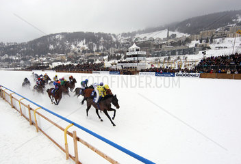 St. Moritz  Schweiz  Galopprennen auf dem St. Moritzersee