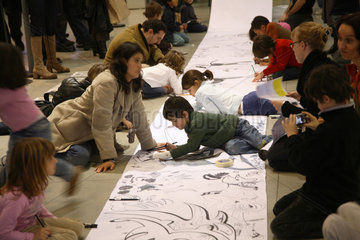 Paris  Frankreich  Kinder malen im Museum Centre Pompidou