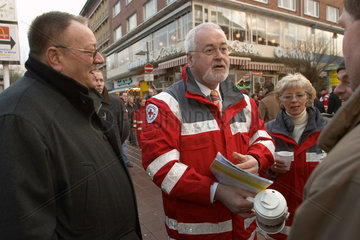 Kiel  Peter Harry Carstensen (CDU) sammelt Spenden
