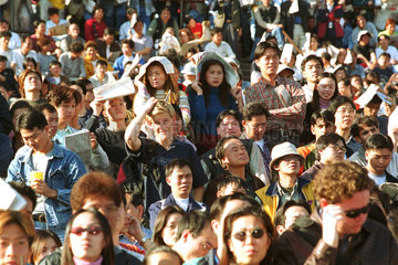 Zuschauer auf der Galopprennbahn Sha Tin Hongkong