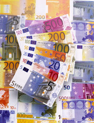 Eurobanknoten in verschiedenen Werten faecherfoermig angeordnet