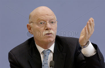 Dr. Peter Struck  SPD  Bundesverteidigungsminister
