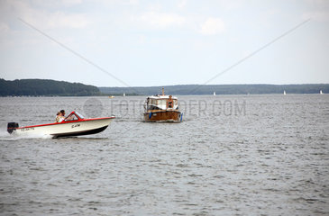 Plauer See  Motorboote auf dem Wasser