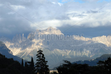 Italien  Blick auf die Dolomiten