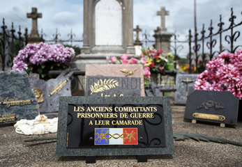Gedenktafel fuer die Kriegsgefallenen auf einem Friedhof