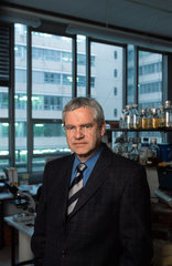 Prof. Dr. Alfred Puehler  UNI Bielefeld  Genetik