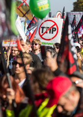 Berlin  Deutschland  Demonstration gegen das Freihandelsabkommen TTIP