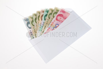 Berlin  Deutschland  Chinesische Yuan in einem Briefumschlag