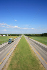 Walnut  USA  Highway in einer unendlichen Landschaft