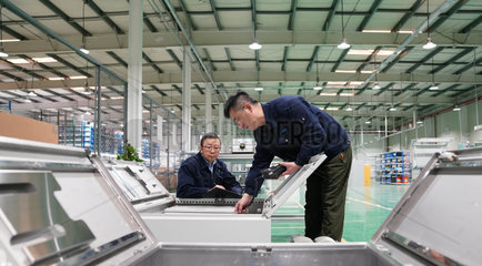 Xinhua Headlines: Opening door wider  snapshots in China