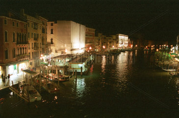 Venedig - Der naechtlich erleuchtete Canale Grande