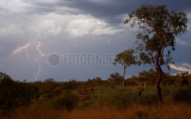 Tom Price  Australien  Waermegewitter und Blitze im Karijini Nationalpark
